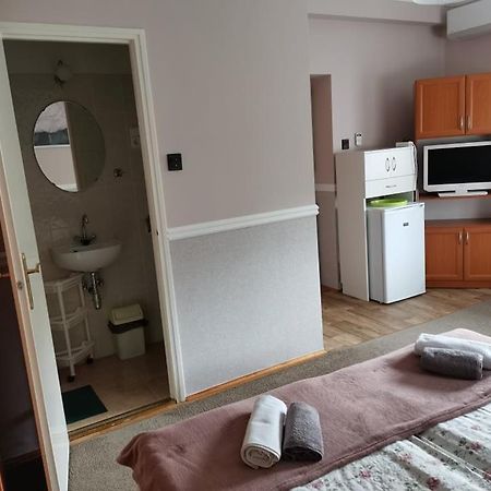 Emma Vendeghaz Hotel Balatonfured Bagian luar foto