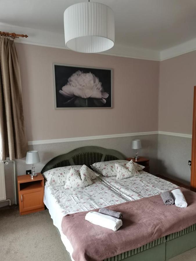 Emma Vendeghaz Hotel Balatonfured Bagian luar foto