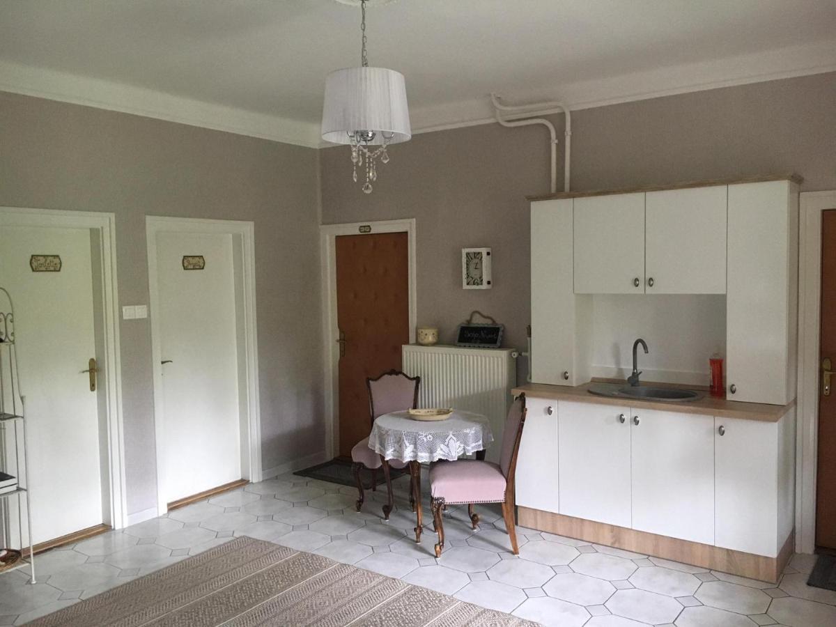 Emma Vendeghaz Hotel Balatonfured Bagian luar foto