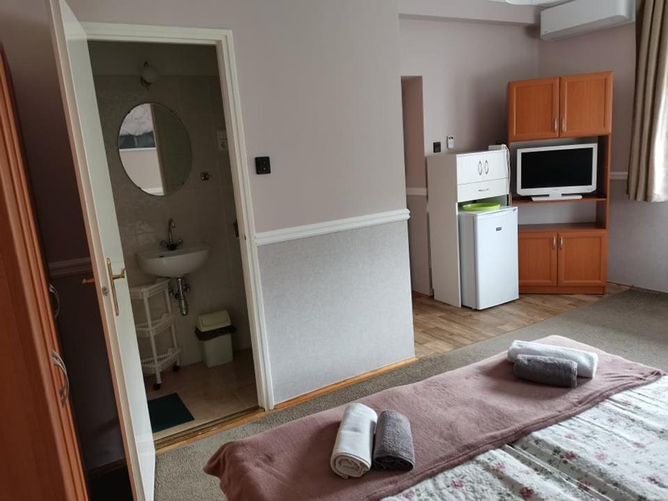 Emma Vendeghaz Hotel Balatonfured Bagian luar foto