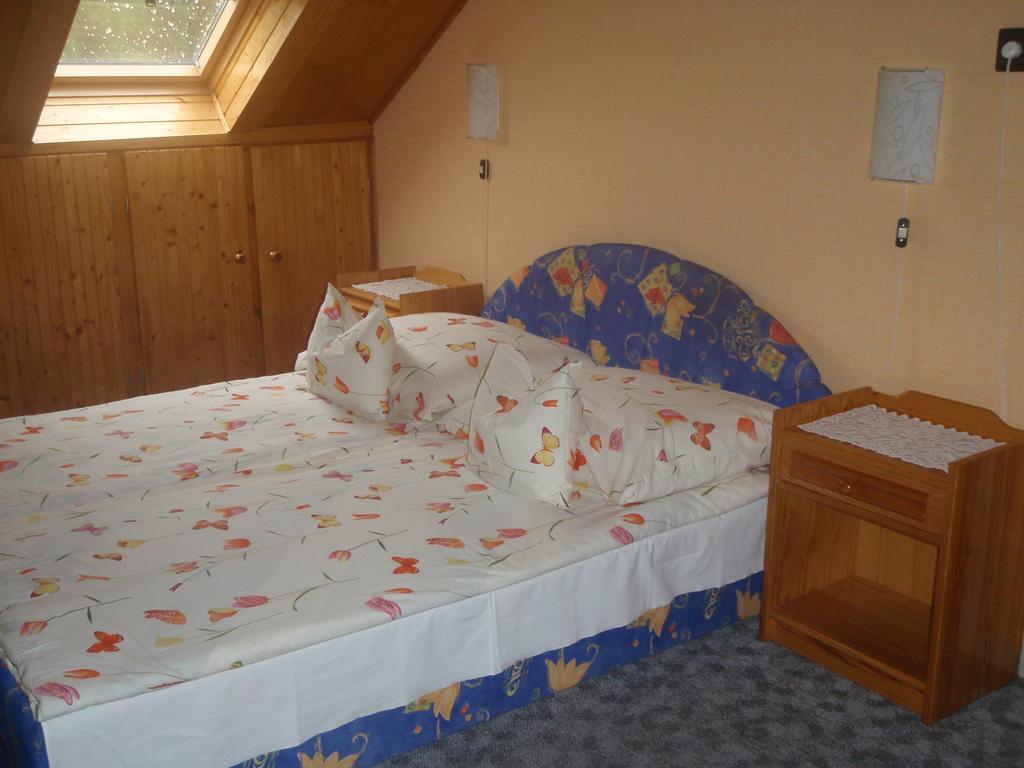 Emma Vendeghaz Hotel Balatonfured Bagian luar foto
